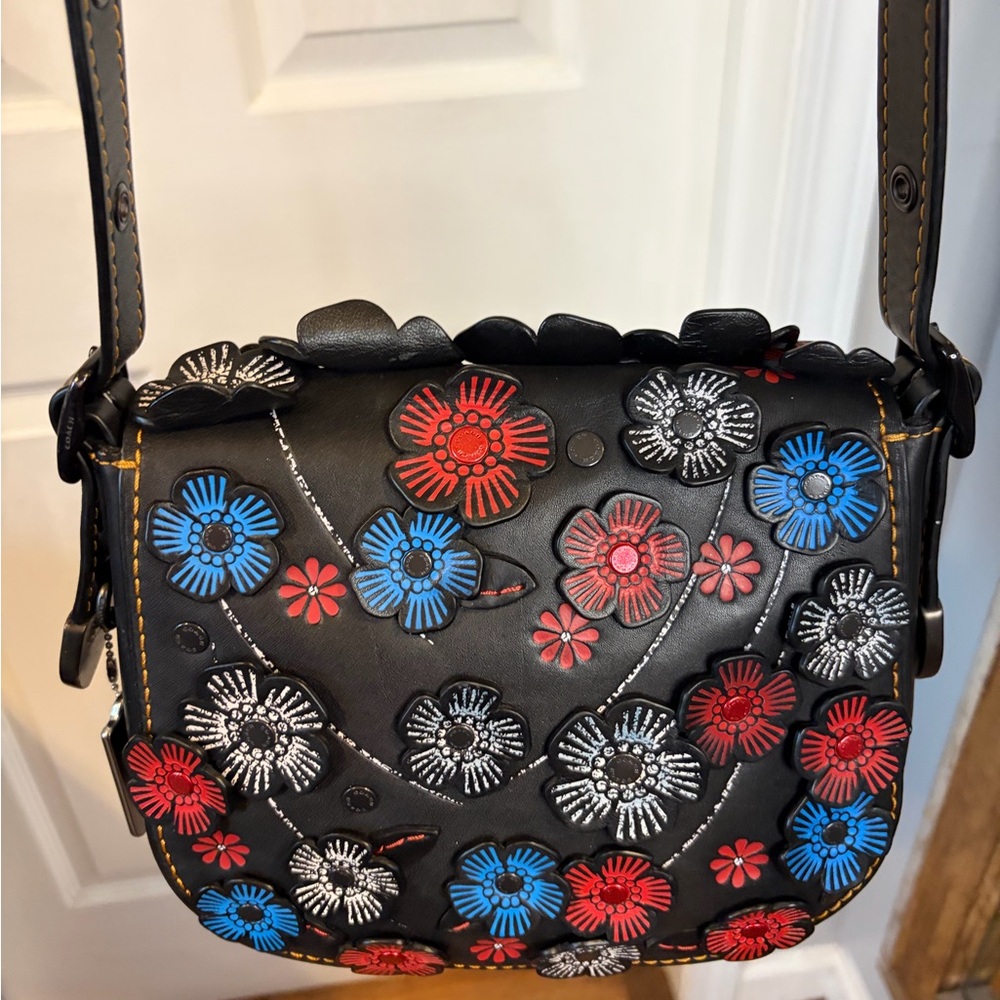 Coach Tea Rose Appliqué Leather Saddle Bag/Floral Crossbody/Black - Picture 4 of 15